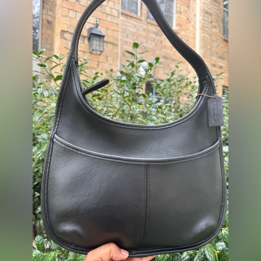 Black vintage coach ergo zip 9033 Shoulder Bag-sold